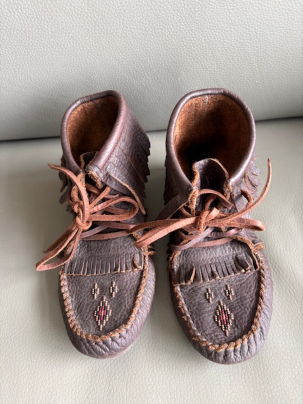 MANITOBAH MUKLUKS Harvester L6 grain leather ankle moccasin booties brown